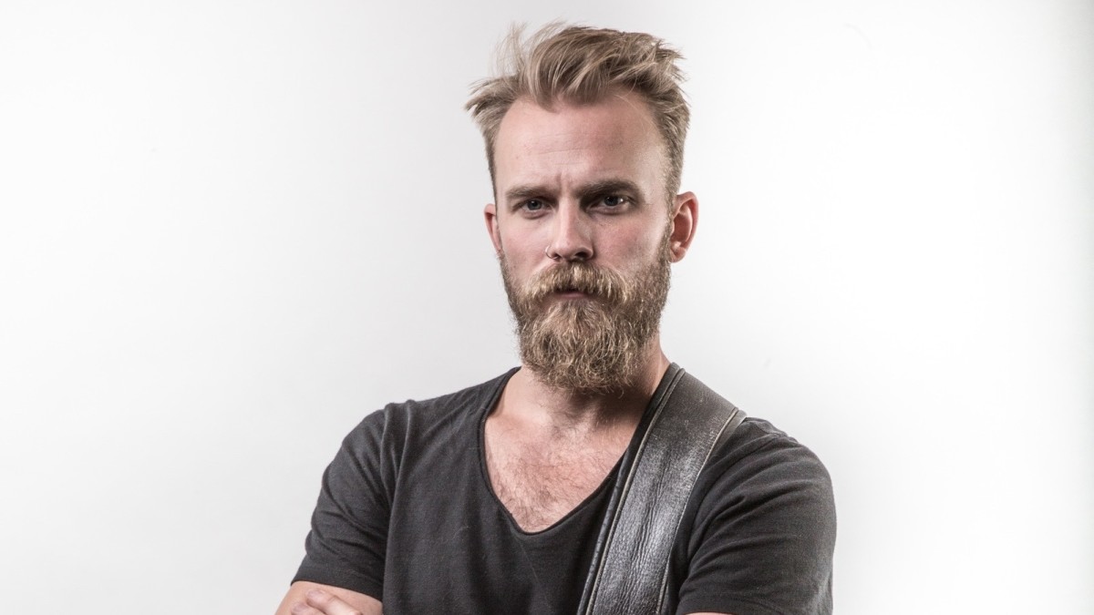 In our first hour this morning we'll hear a new song from Gatineau musician <a href="/MiaKellyMusic/">Mia Kelly Music</a> that celebrates the Kitchissippi, or the Ottawa River. @AliciaToner is joined by <a href="/JoeyLandreth/">Joey Landreth</a> on a new song about having the courage to leap into new love after a failed marriage.