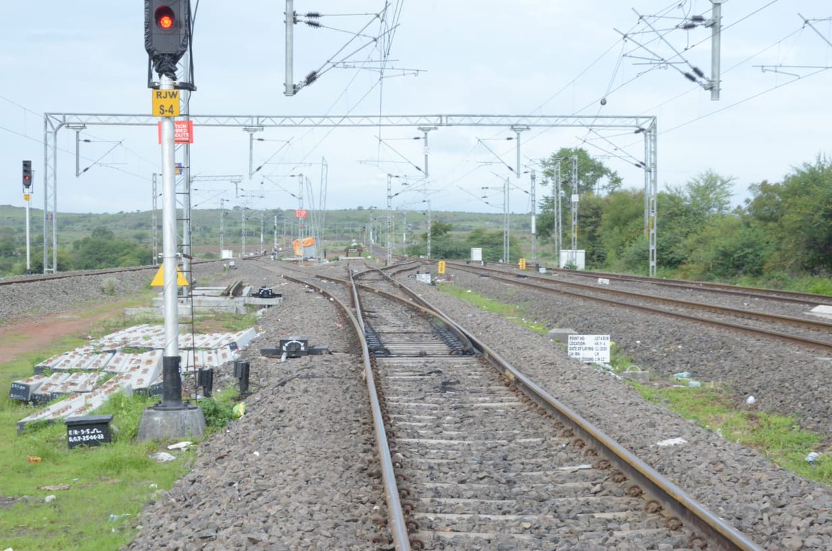 GM_CRly's tweet photo. Doubling of Rajewadi- Jejuri- Daundaj (20.01 kms) in Pune-Miraj section has been commissioned after CRS trolley inspection. Speed trial was conducted in midnight. 118 km doubling is completed out of 280 km of Pune-Miraj section. This will help railways operational flexibility. https://t.co/vu775xyi7k