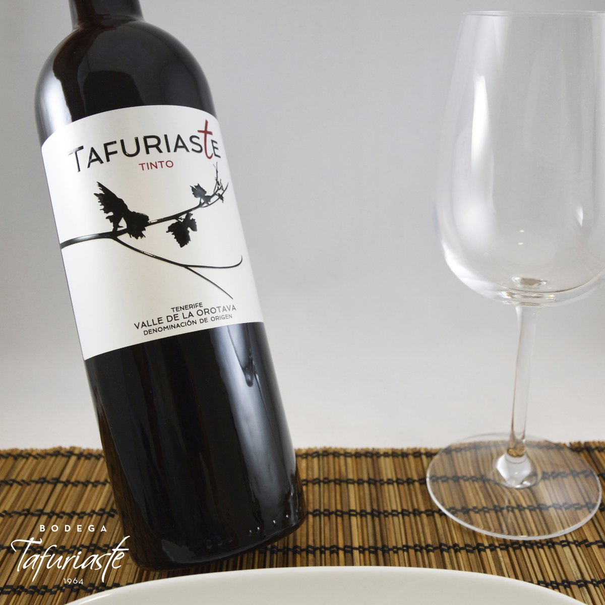 Tafuriaste's tweet photo. Nuestro Tafuriaste Tinto Joven es una excelente opción para acompañar diferentes platos, como cocina canaria, carnes blancas y rojas, aves, pastas o paella 🍽️ 🔝

¿Lo has probado ya? 🍷

#VinosTafuriaste #VinosValleOrotava #BodegaTafuriaste #Tinto #TafuriasteTintoJoven https://t.co/2pZyImCQjt