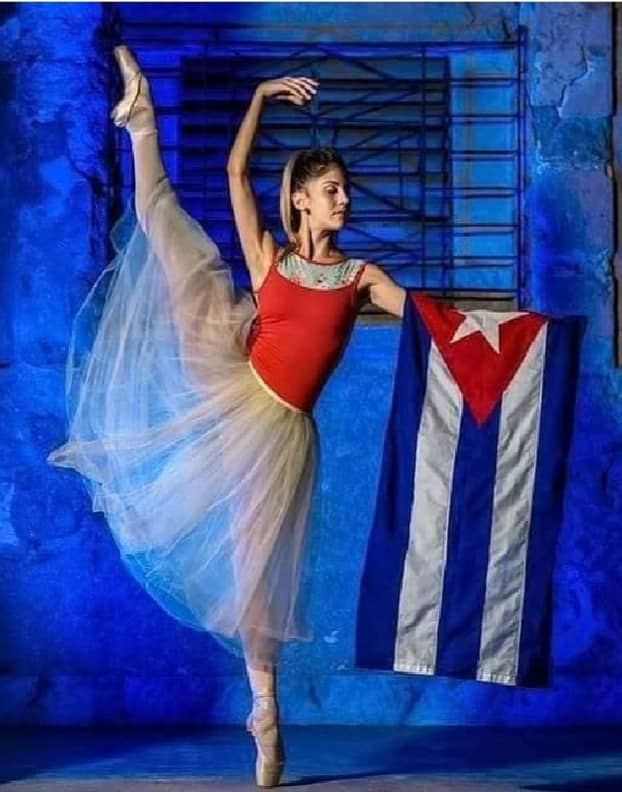 LogVanguardia's tweet photo. #CubaPorLaPaz. Bella mi BANDERA, bellas las MUJERES CUBANAS. #CubaEsAmor. @LogVanguardia, siente orgullo del papel de la mujer en la Revolución y en especial las integrantes de este colectivo. #Cuba. https://t.co/HIV2qVDs7A