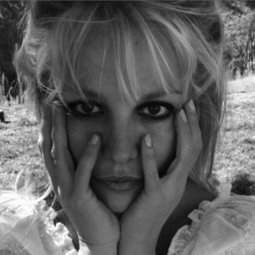 BritneyTheStan's tweet photo. Britney Spears’ tell-all book has reportedly been pushed back because there is not enough paper for the number of copies she’s expected to sell. https://t.co/sJQg9TM5pk