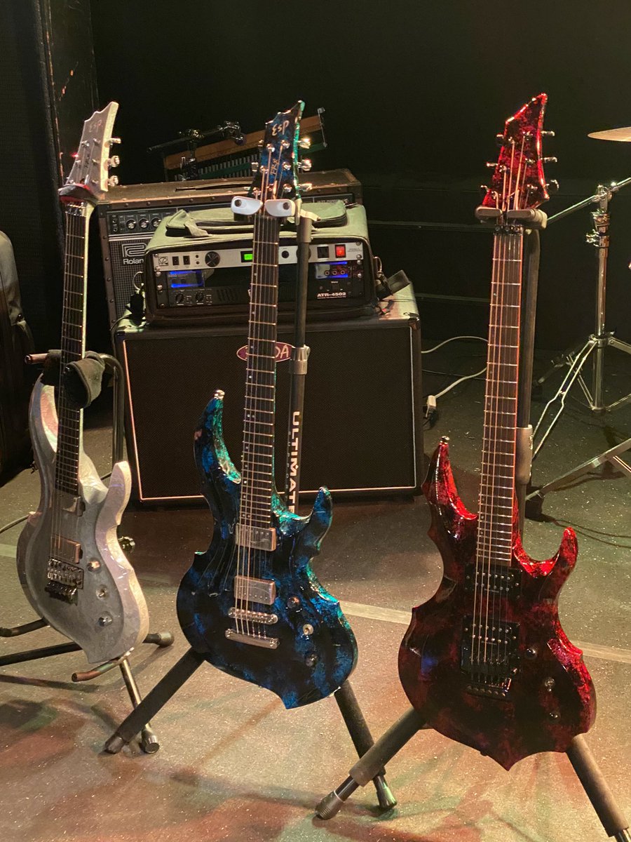 Py1ydC's tweet image. 第5回浮浪者ギター会
無事終了致しました！

今回も凄い竿数だったし、コンパクトエフェクターで作ったボードや自作エフェクターだとか自分で再塗装したギターまであって濃い内容でした🎸

次回は9月開催予定です💭
またみんなで遊びましょ！

#浮浪者ギター会
#ギター会
#浮浪者機材会