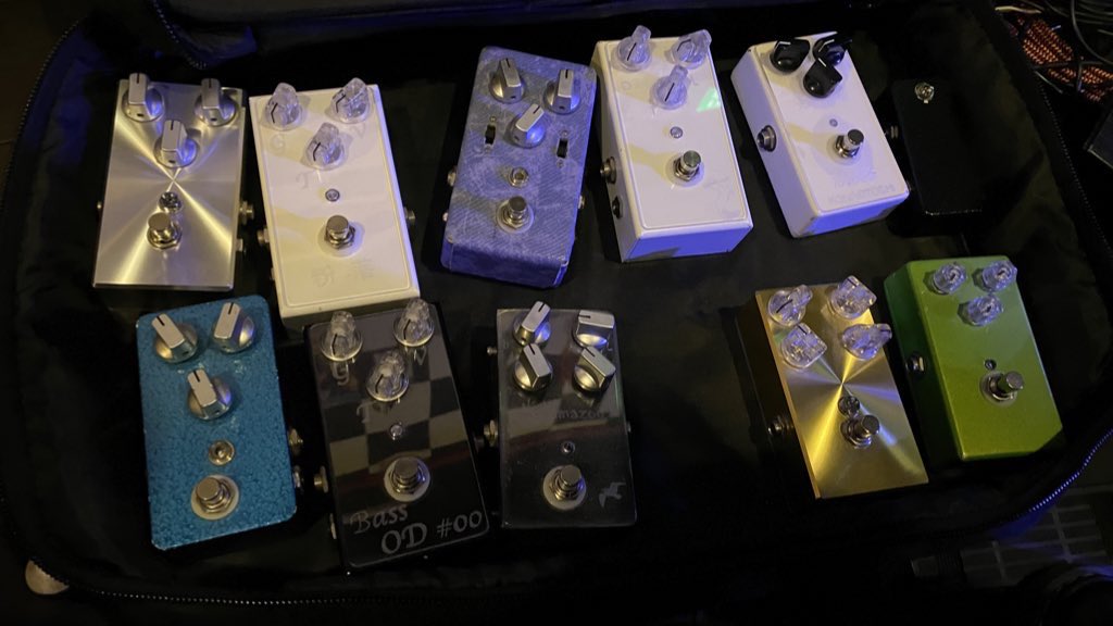 Py1ydC's tweet image. 第5回浮浪者ギター会
無事終了致しました！

今回も凄い竿数だったし、コンパクトエフェクターで作ったボードや自作エフェクターだとか自分で再塗装したギターまであって濃い内容でした🎸

次回は9月開催予定です💭
またみんなで遊びましょ！

#浮浪者ギター会
#ギター会
#浮浪者機材会