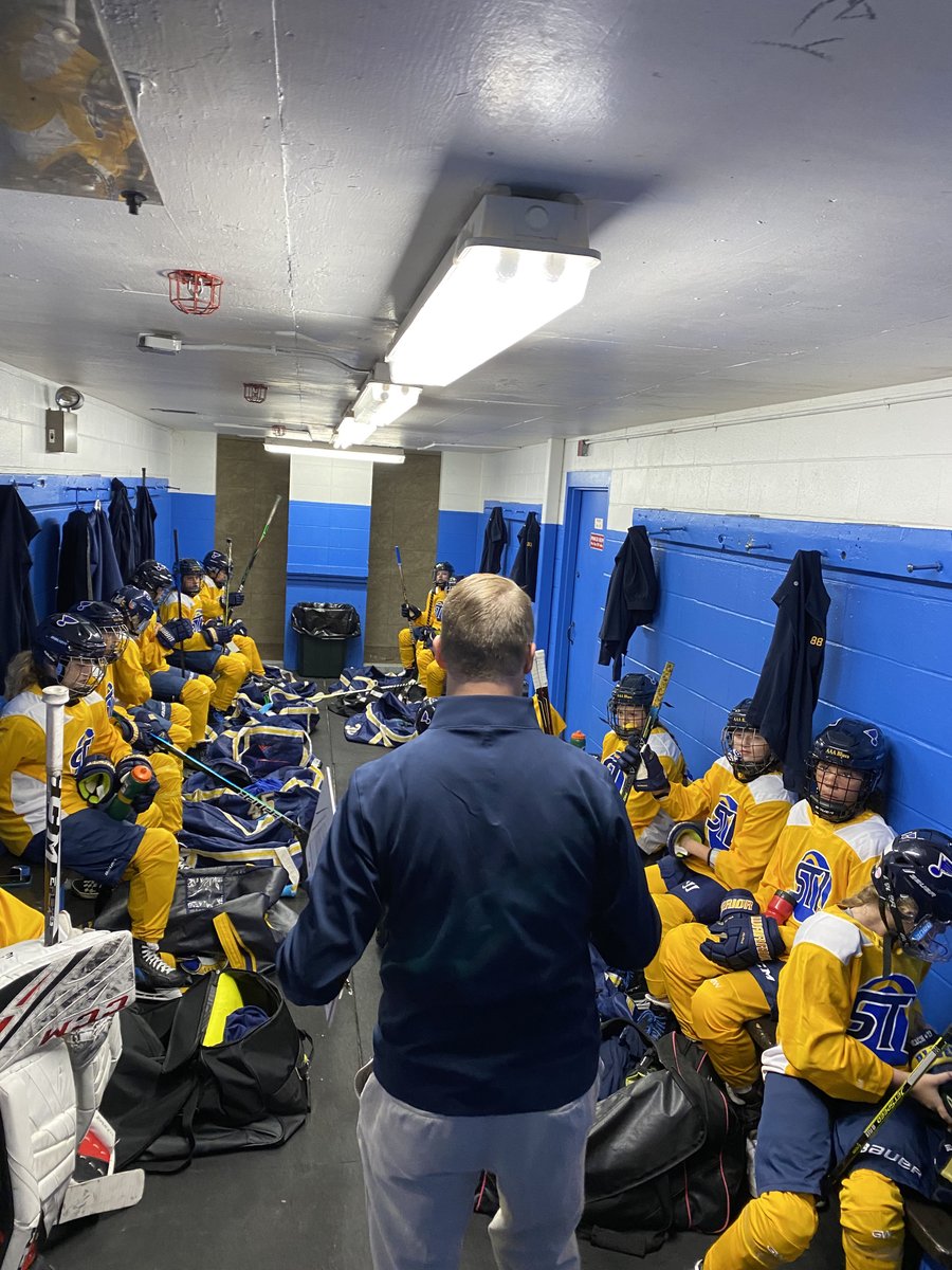 12uLady's tweet photo. Pep talk from Coach Blyth before our games in Boston. LGB!!! https://t.co/FLI2L3uen1