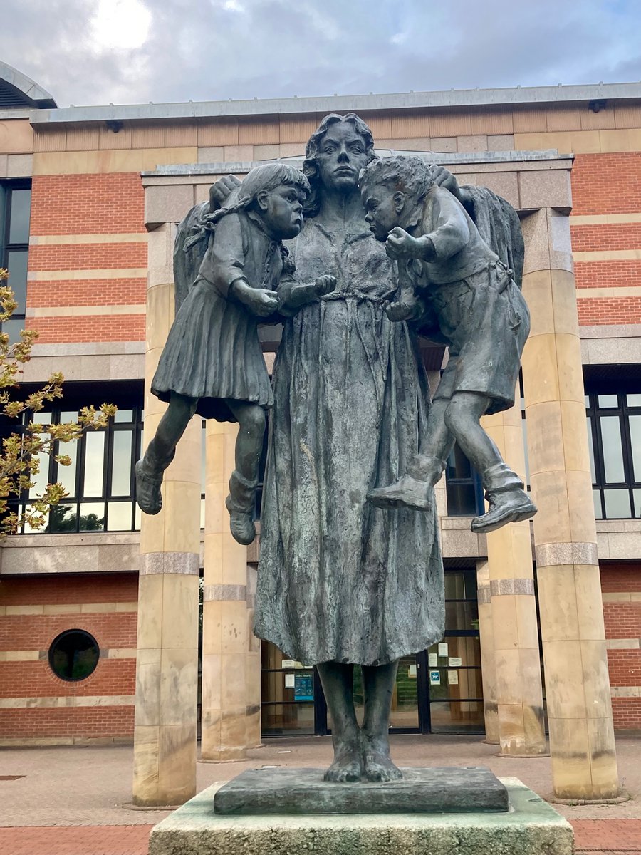Ceraunic's tweet photo. People of Middlesbrough what is the story behind this statue? https://t.co/vEMhZ9Wywq