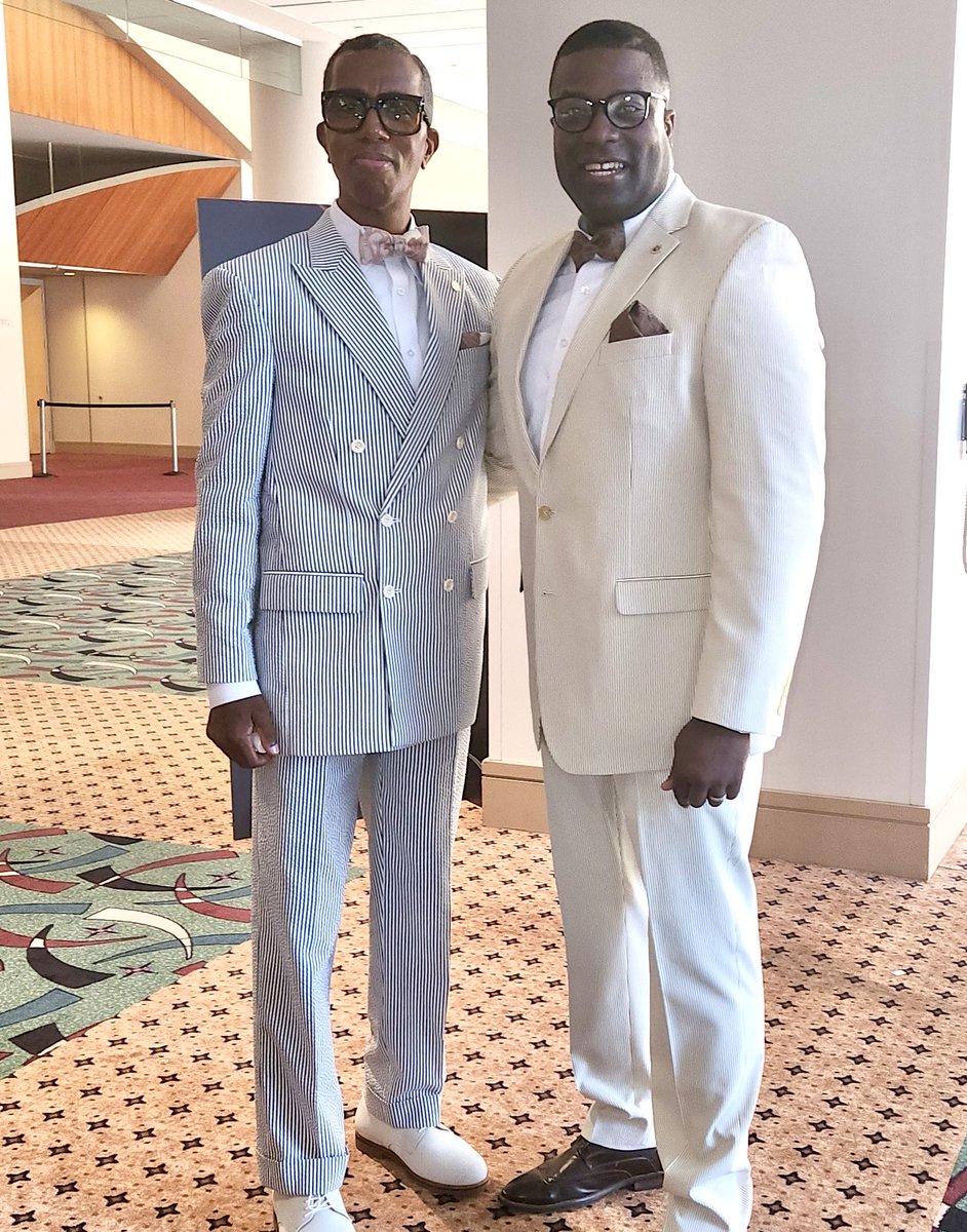 iliarashad's tweet image. I thought I was clean in my seer sucker suit until Bro. Meeko came with one even cleaner while sporting the white oxford’s. 🤲🏿💎✊🏿💙 #nationaltraining #foi #noi