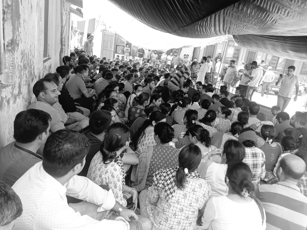 AAMEAK's tweet photo. D-80 protest of kp employees continued #rcofficejammu for #rightolive #article14 #article21
#pmpackageemployees #kashmiripandits
#kashmiripanditlivematters 
#victimsofhinduGenocide #WeWantJustice @nityanandraibjp @ombirlakota @priyankac19 @sambitswaraj @BJP4India @JaipurDialogues https://t.co/rXso4S7uEk
