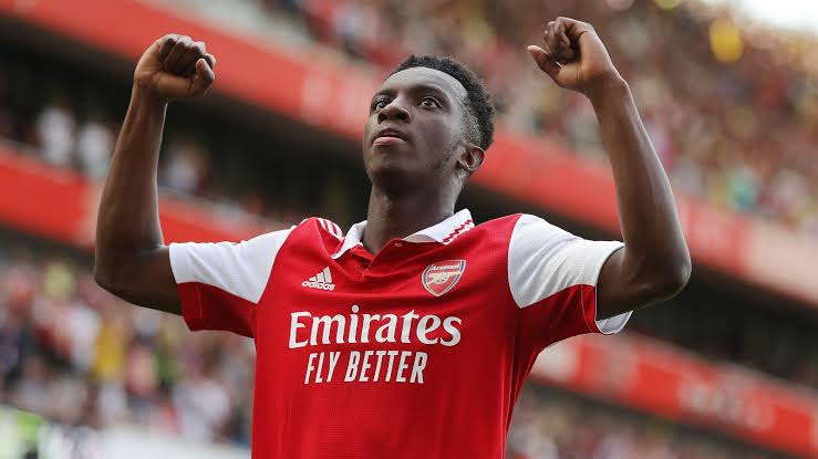Nketiah scoring Arsenal's 6th goal. (6-0) #ARSSEV #EmiratesCup 

Beautiful team goal♥️