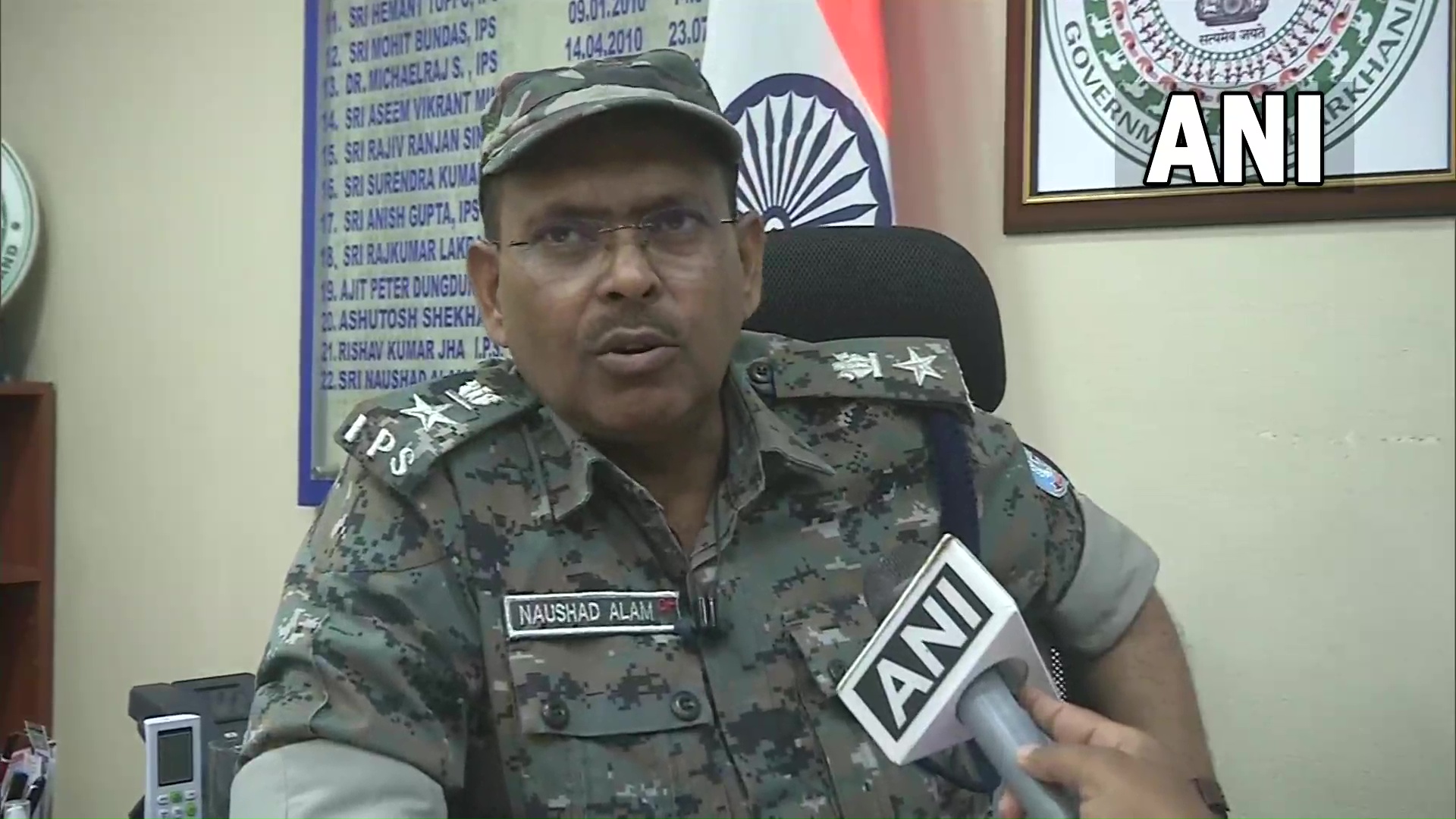 ANI auf Twitter: „Jharkhand | A minor in interiors of state was found dead  in a jungle. Her head was crushed with a stone. 5 accused yet arrested, one  of whom is