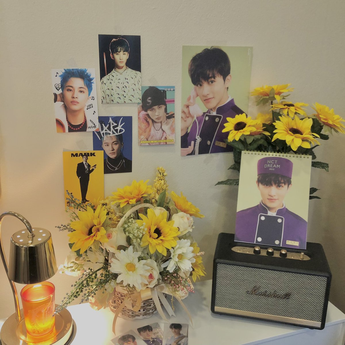 🌻ใครอยู่เชียงใหม่อย่าลืมไปถ่ายรูปกับโปรเจคเล็กของพี่มาคกันเยอะๆนะคะ วันนี้เราแวะไปมาแล้วร้านน่ารักมากๆเลย✨

🗓 date 29/07 - 02/08 
📍mawaraflowerchiangmai 
project by <a href="/mawaraflowers_/">mawaraflower.cnx</a> / <a href="/myway_runway/">เลดี้มายเวย์ซิล</a> 

#HAPPYMARKLEEDAY #MARKLEE #NCT #NCTDREAM #markleecharismasunflowerincnx