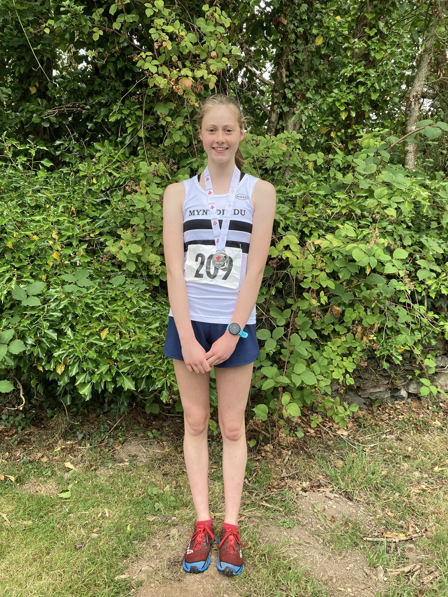 Proud Dad moment…Welsh U15 Mountain Running Silver Medallist…Well done Alice! #MynyddDu #NewportHarriers <a href="/MonGirlsSport/">MonGirlsSport</a>