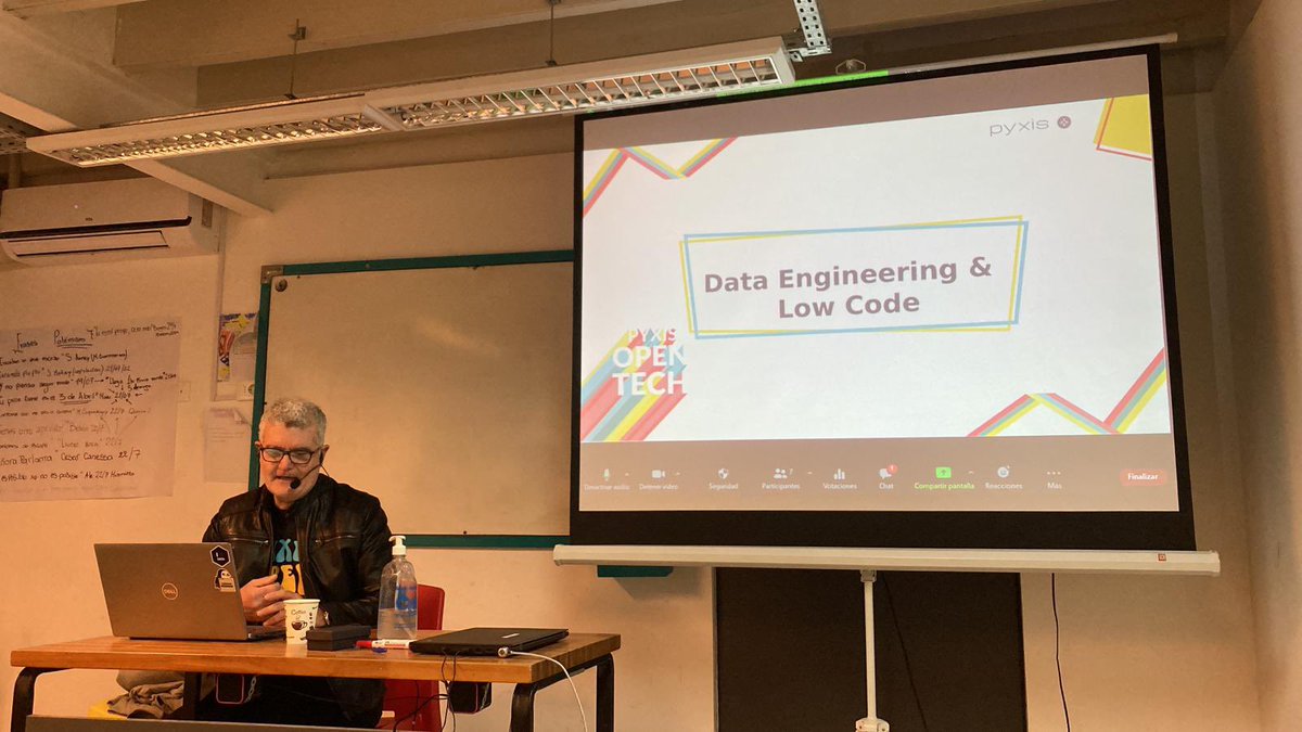 Pyxisportal's tweet photo. Primera sesión de un nuevo #pyxisopentech. Esta vez en modalidad mixta, presencial en Montevideo y Medellín y remoto para todos. 🚀. Felices de compartir conocimiento entre nosotros y con amigos 💡 https://t.co/PfVw0NdnsB