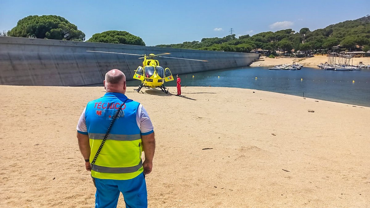 112cmadrid's tweet photo. Un joven ha resultado herido de gravedad tras lanzarse de cabeza en la Playa de El Muro, en el #PantanoDeSanJuan. Era una zona con poca profundidad. 

Estabilizado y evacuado por el #SUMMA112. Han trabajado también #BomberosCM, #PL y @guardiacivil. 

#SanMartinDeValdeiglesias https://t.co/WA0EnU0hER
