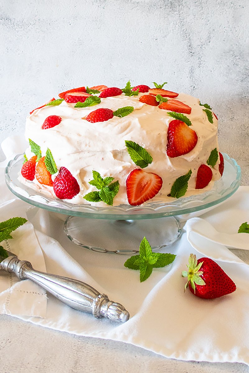 Strawberry Icebox Cake - Gluten Free foodrhythms.com/onlyglutenfree… #gluten free # icebox cake # strawberry via @foodrhythms