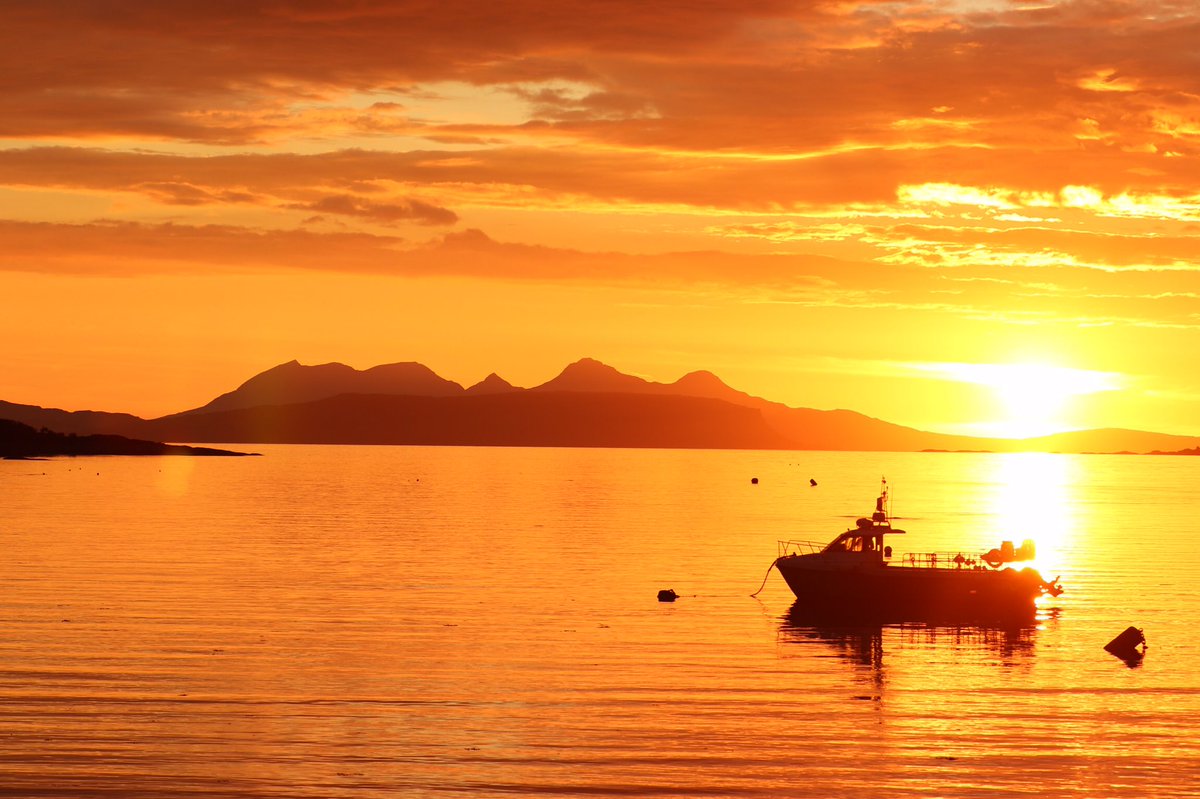 Al fin de junio me retiré del servicio de relaciones exteriores después de 39 años pero no he abandonado mi pasión por el media ambiente. Ahora trabajo en <a href="/GlenuigInn/">Glenuig Inn</a>, uno de los lugares ambientales más importantes de Escocia. 
Síguenos en twitter y en facebook !