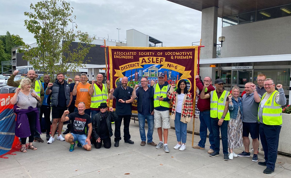 Labour was founded to represent the interests of workers. The clue is in the name.

That's why I was proud to join the <a href="/ASLEFunion/">ASLEF</a> picket outside Coventry Railway Station today, supporting their fight for fair pay ✊🏽