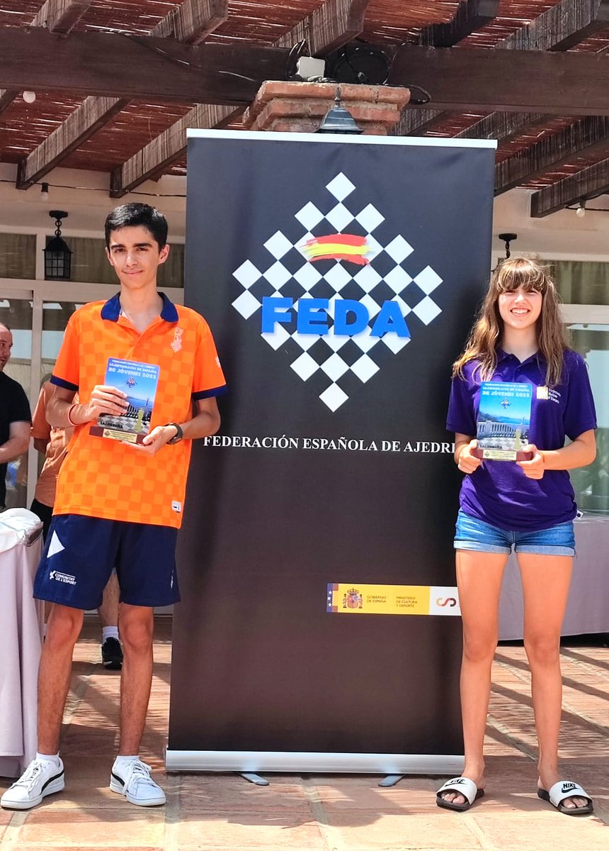 Diego Macias Pino de La Comunidad Valenciana y Cristina Sureda González de Baleares, Campeones de España en por Edades Sub16. Enhorabuena! #campeones #hotel #federacionesdeajedrez <a href="/ajedrezfma/">FMA</a>