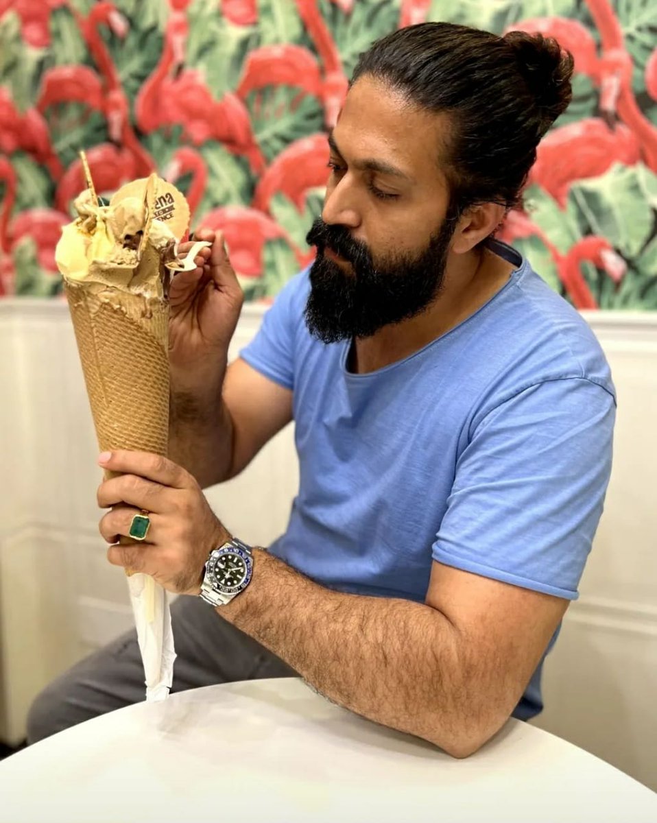 BRSYFC's tweet photo. It's a 'Monster' Gelato for #YashBoss ❤️

 #TeamYash 
@TheNameisYash #Yash19 https://t.co/8jIDOgN9uU