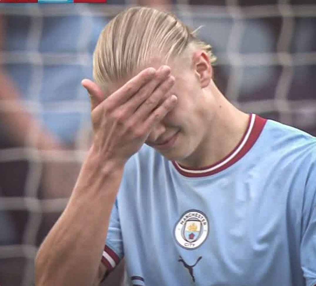 Tonyclaudeguner's tweet photo. Ladies and Gents kindly welcome #Earling Haaland to the English Premiership😀😀😀😀😜🤪
#Arsenaliscomingforyouall. #CommunityShield #liverpoolmancity https://t.co/qeONQSHfdv