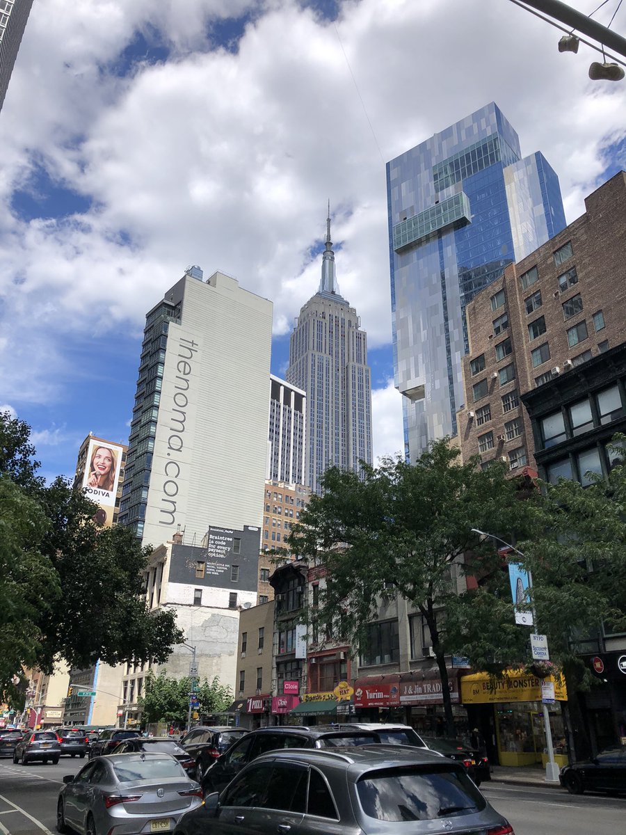 joesview's tweet photo. Different corner. #28th #SixthAve https://t.co/NLZf1EG09A
