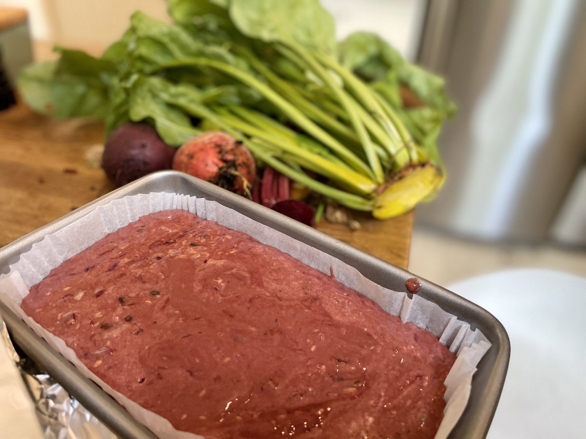CookingandCalm's tweet image. Oh i really love this seedy beetroot cake - just the right mix of sweet and worthy 😉. There's still time to plant more beetroot right?
