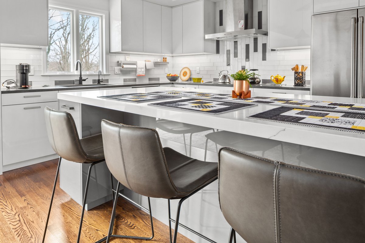 Whether your taste is bright and playful or restrained and sophisticated, there's a modern #design scheme that will make your kitchen the showcase room of your home. Take a look and let your creative juices start flowing. did.li/q67Hw