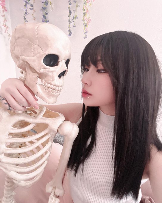 1 pic. Meet my lover, Karl ?? https://t.co/71lM6tnJXj