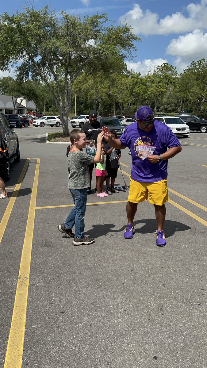 Eric Schwartz (@ees_schwartzap) on Twitter photo Popsicles with the Principal 2nd Stop! Our 2 winners of the scooter raffle! <a href="/MikeLastra57/">Mike Lastra</a> #EESLeopards Popsicles with the Principal 2nd Stop! Our 2 winners of the scooter raffle! <a href="/MikeLastra57/">Mike Lastra</a> #EESLeopards