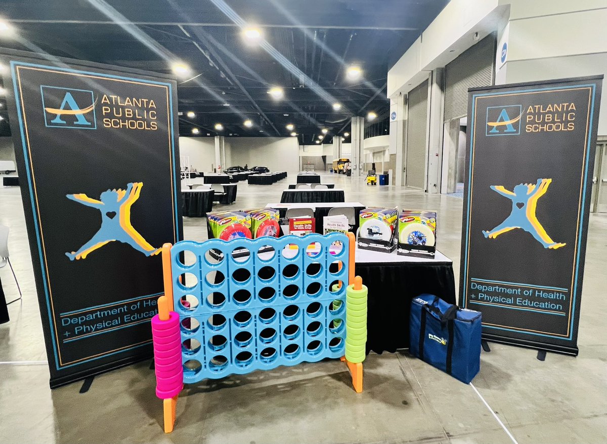 Myssjj's tweet photo. #APSBacktoSchoolBash was a huge success!!! I had an awesome time at the @APS_HPE booth at the bash!! I am super excited about #Day1 @apsupdate @DrLisaHerring @Selenaflorence @WeemsYolanda https://t.co/FRMpn5DuTU