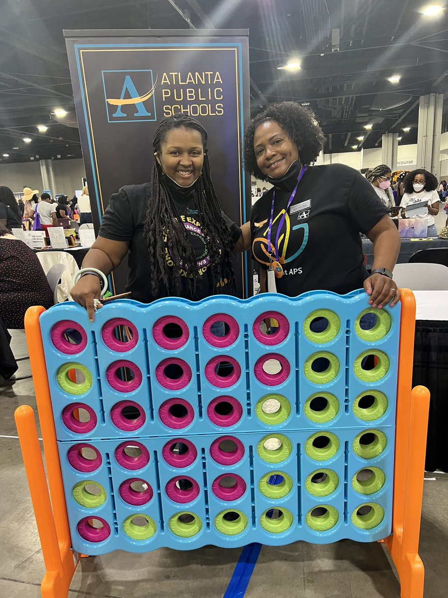 Myssjj's tweet photo. #APSBacktoSchoolBash was a huge success!!! I had an awesome time at the @APS_HPE booth at the bash!! I am super excited about #Day1 @apsupdate @DrLisaHerring @Selenaflorence @WeemsYolanda https://t.co/FRMpn5DuTU