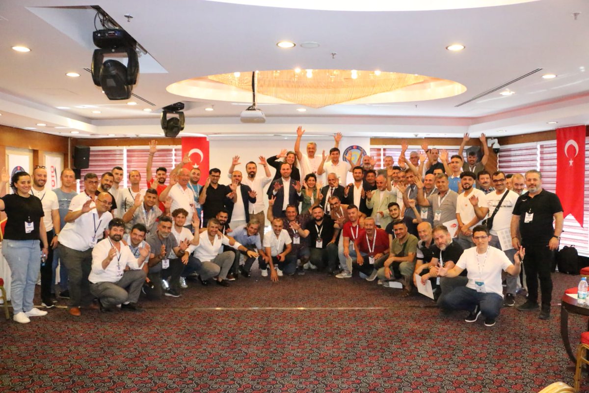 Futbol Süper Lig ve 1.Lig Fikstür Kura Çekimimiz bugün Ankara'da   Değerli Yönetim Kurulu üyelerimiz, bizleri yalnz bırakmayan Türkiye'nin dört bir yanından katılp fikirlerini belirterek İşitme Engelli Futbolunun gelişmesinde destek oln Değerli  baskanlarimiz ile gerçekleştirdik