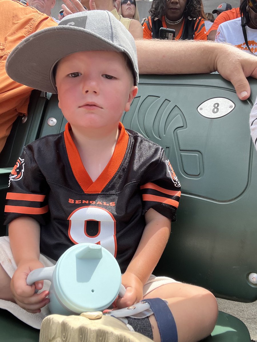 Sarah Tanis tweet media