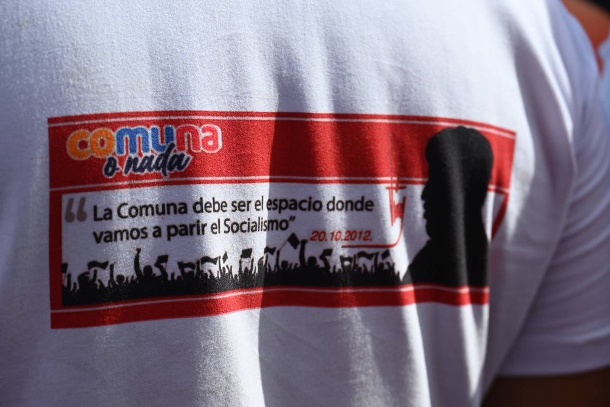 #AsíLoDijo 🗣 | Ministro <a href="/jaarreaza/">Jorge Arreaza M</a>: “El Comandante Chávez nos dio la carga energética, moral e ideológica para soportar y resistir, sino fuese por eso, en estos años de guerra no habría Consejos Comunales y Comunas, pero ustedes han resistido y eso hay que felicitarlo”.