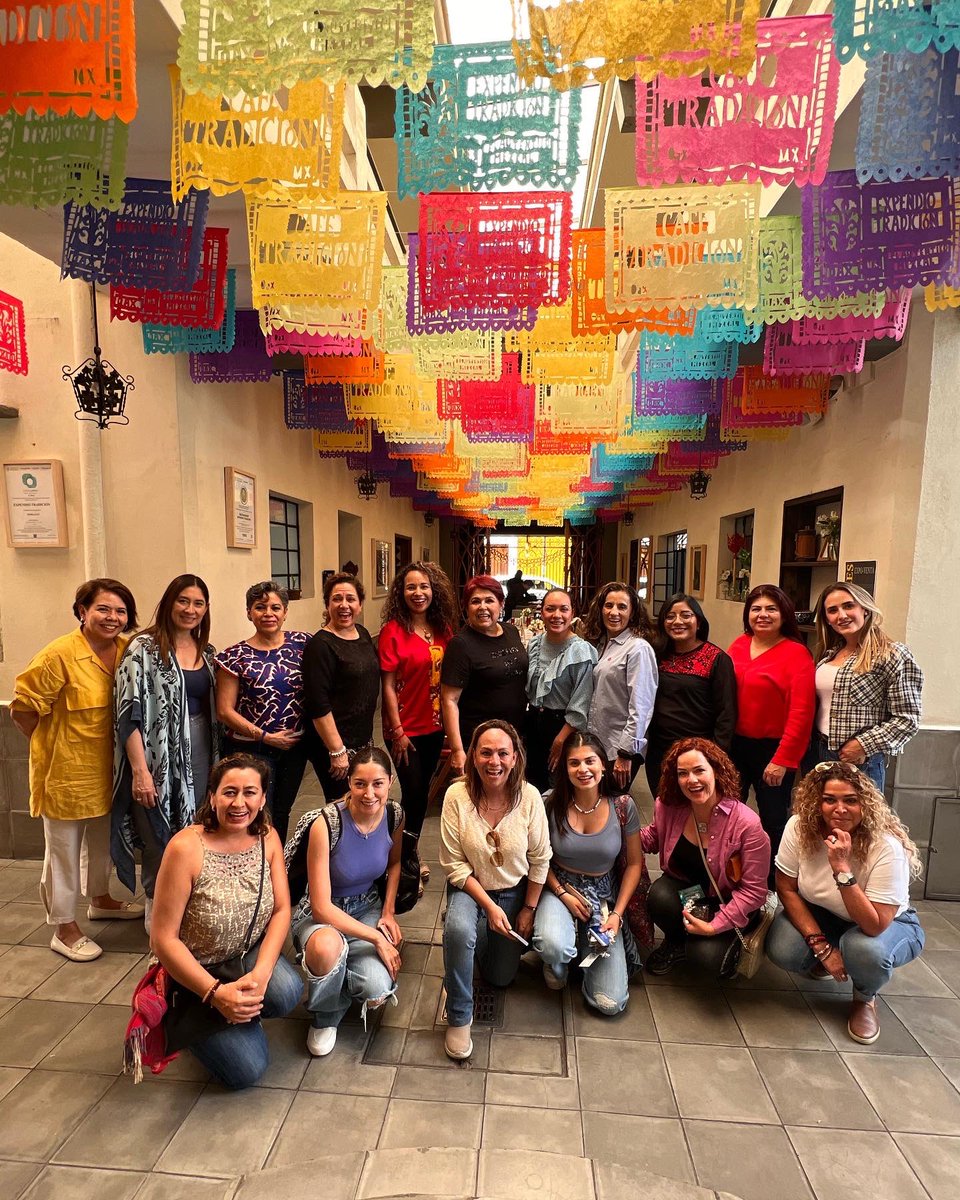 AMEXME_Leon's tweet photo. #AMEXMEConectada 
Comenzamos el Encuentro de Empresarias AMEXME León - Oaxaca con el objetivo crear alianzas comerciales para impulsar la reactivación económica. https://t.co/uE4kMUmmnS