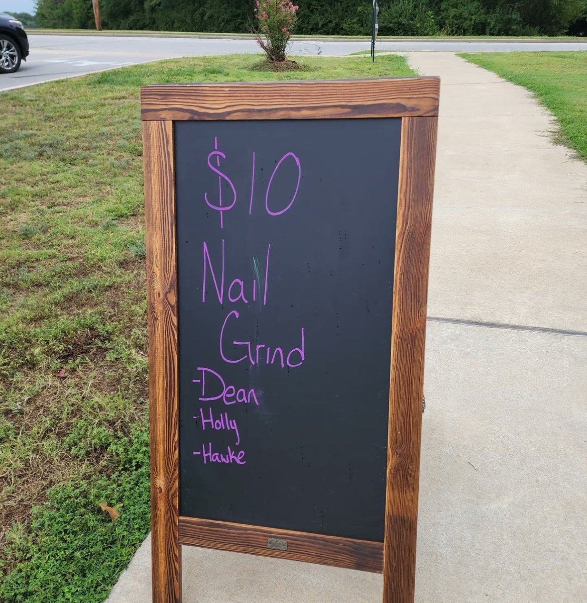 BusyBeesNWA's tweet photo. The farmers market is open! The rain held off. We have some produce, jam, bread, crochet items, and nail grindings for the pups! We will not be doing hot dogs today. https://t.co/l8YHsz905n