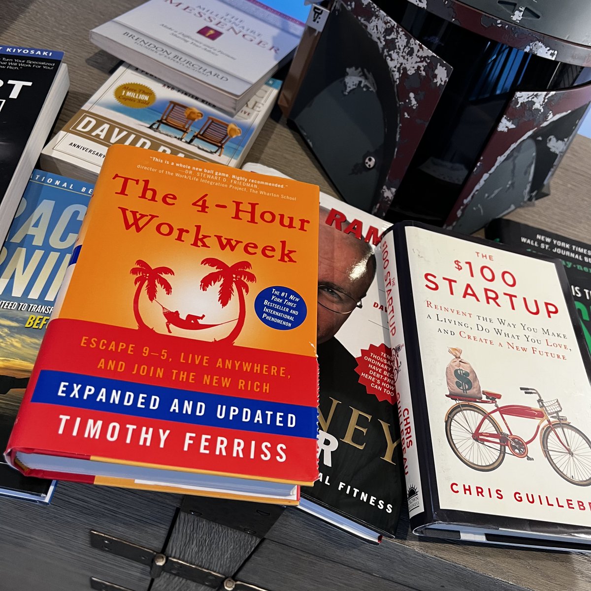 At 33 I reached $1,000,000 net worth.

I landed a sweet 9-5 because I majored in finance. 

But I learned the most AFTER college.

These 9 finance books showed me the RIGHT way to get rich…

//thread 🧵