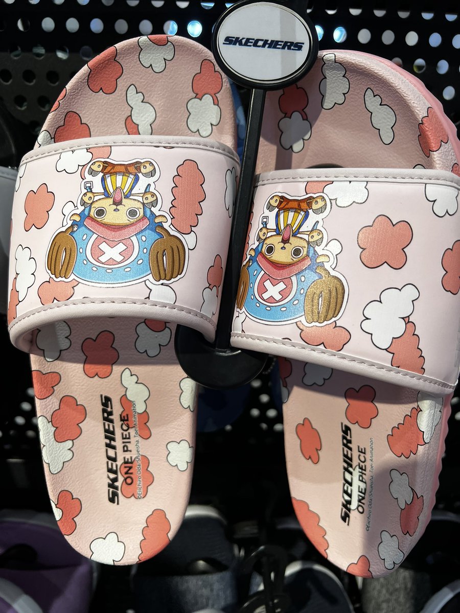 kookkoya's tweet photo. I’m not saying #ARMYMama is the coolest but she is the coolest. https://t.co/NqJ9HUJWWh