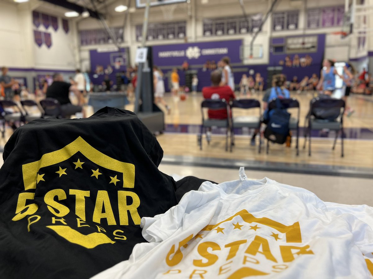 Posted up at @MCSAthletics_ for their 3v3 Tournament! Come say hi.. ive got some @5StarPreps shirts and some @GoldStarKnox1 giveaways