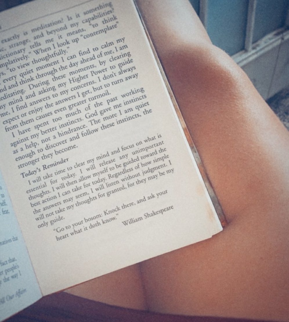 jamesisapoet's tweet photo. Sobriety routine:
Wake up.
Hydrate.
Go over cognitive thinking errors.
Cognitive Model anything I’ve held from the day before.
Honor what’s left.
Daily readings.
Find gratitude.
Find coffee.
Laugh w/Spaces friends.
Revisit bottom lines.
Bookend top lines.
Adjust. #146days https://t.co/zxAkZ8KaO6