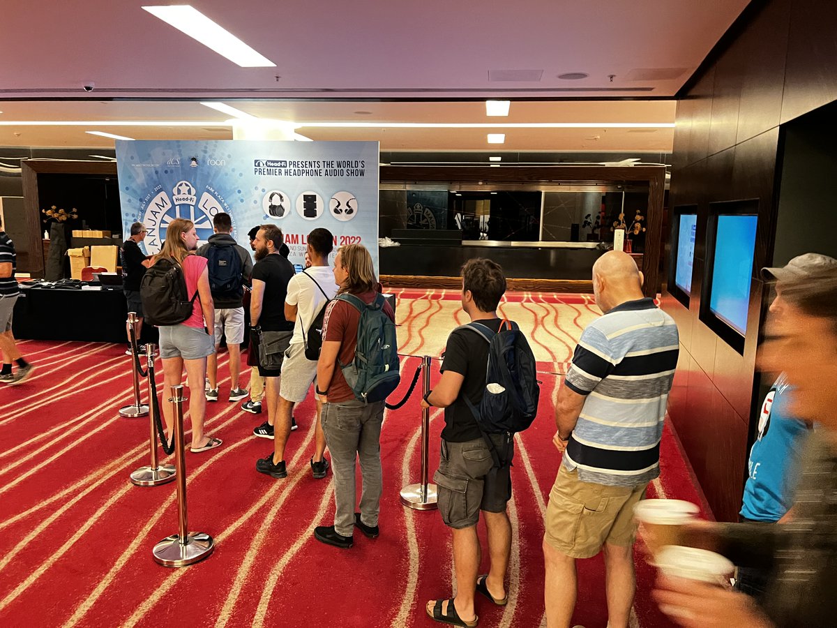 LotooOfficial's tweet photo. 《 #CanJamLondon Impressions Thread》
2年ぶりの #CanJamLondon がついに開催されました。
会場でLotooの製品を持ってきた @EletechJP さん、ありがとうございます🙇♂️
#lotoo #eletech #pawgoldtouch #paws2 #paws1 #audioshow https://t.co/wxyzcuKBgD