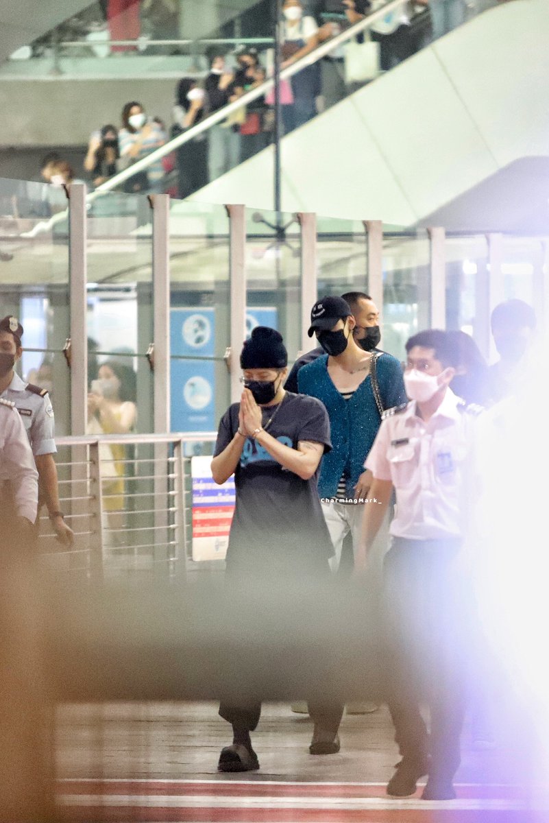 CharmBun's tweet photo. JackBam ยินดีต้อนรับกลับบ้านน๊าาา  🐢🐍💚 
#JacksonWang  #Jackson  #BamBam  #GOT7 #WelcomeJackBamToThailand https://t.co/LXdZL1hd80