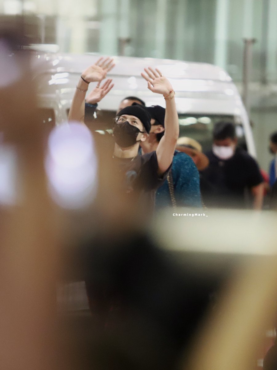 CharmBun's tweet photo. JackBam ยินดีต้อนรับกลับบ้านน๊าาา  🐢🐍💚 
#JacksonWang  #Jackson  #BamBam  #GOT7 #WelcomeJackBamToThailand https://t.co/LXdZL1hd80