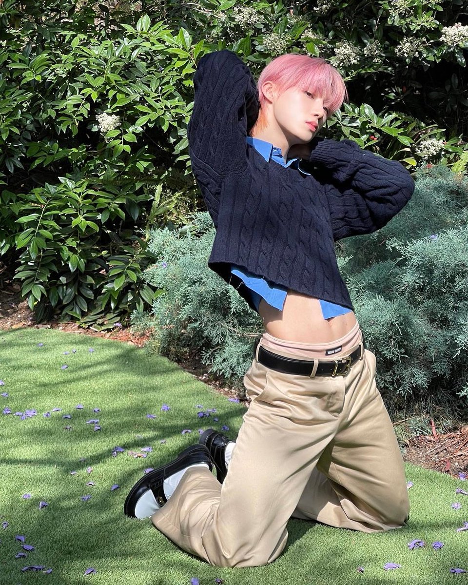 iveboyzfiles's tweet photo. HELLO WTF FKWEFHWEFHOW https://t.co/8iqg3sKe4n