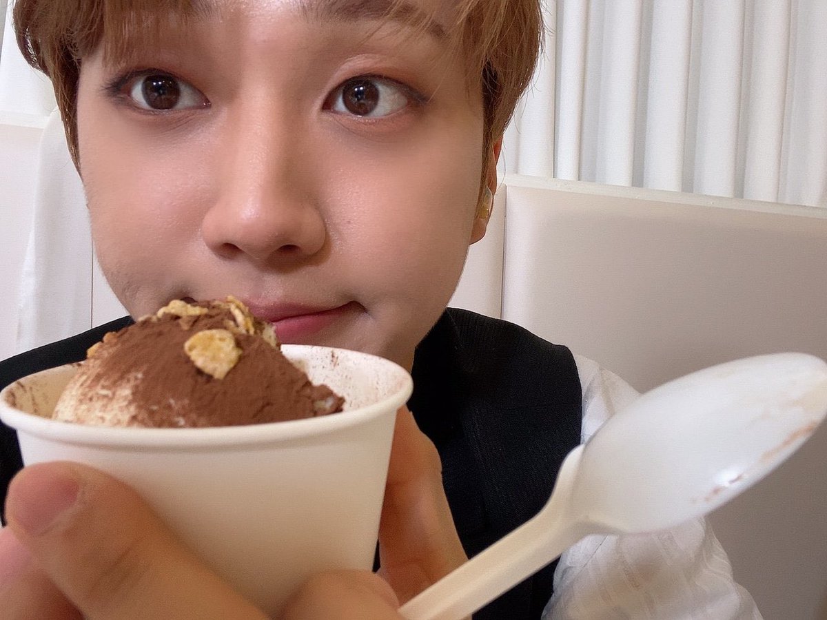 5EA___'s tweet photo. 엉엉 생일추카해 ㅠㅠㅠㅠㅠㅠ 입덕하고 처음으로 두번째 축하해주는 멤바들 ( o̴̶̷̥᷅⌓o̴̶̷᷄ ) ... 사랑허이 ㅠㅠㅠㅠ ( ᵕ̩̩ㅅᵕ̩̩ ) ���💕 https://t.co/xVr7OpqdKh