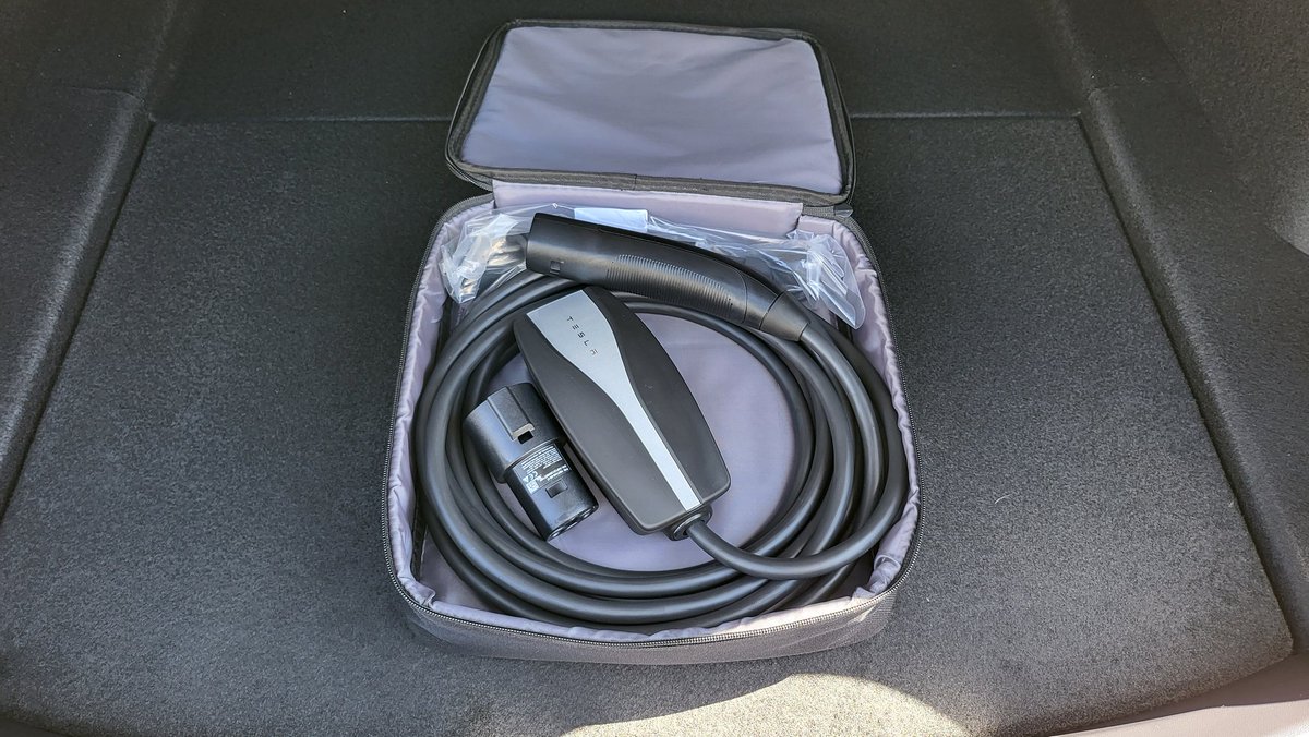 MeetMetaverse's tweet image. White on white RWD Model 3 is here! It's perfect! Also, noticed these new thingies under the frunk, to prevent water? 🤷‍♂️