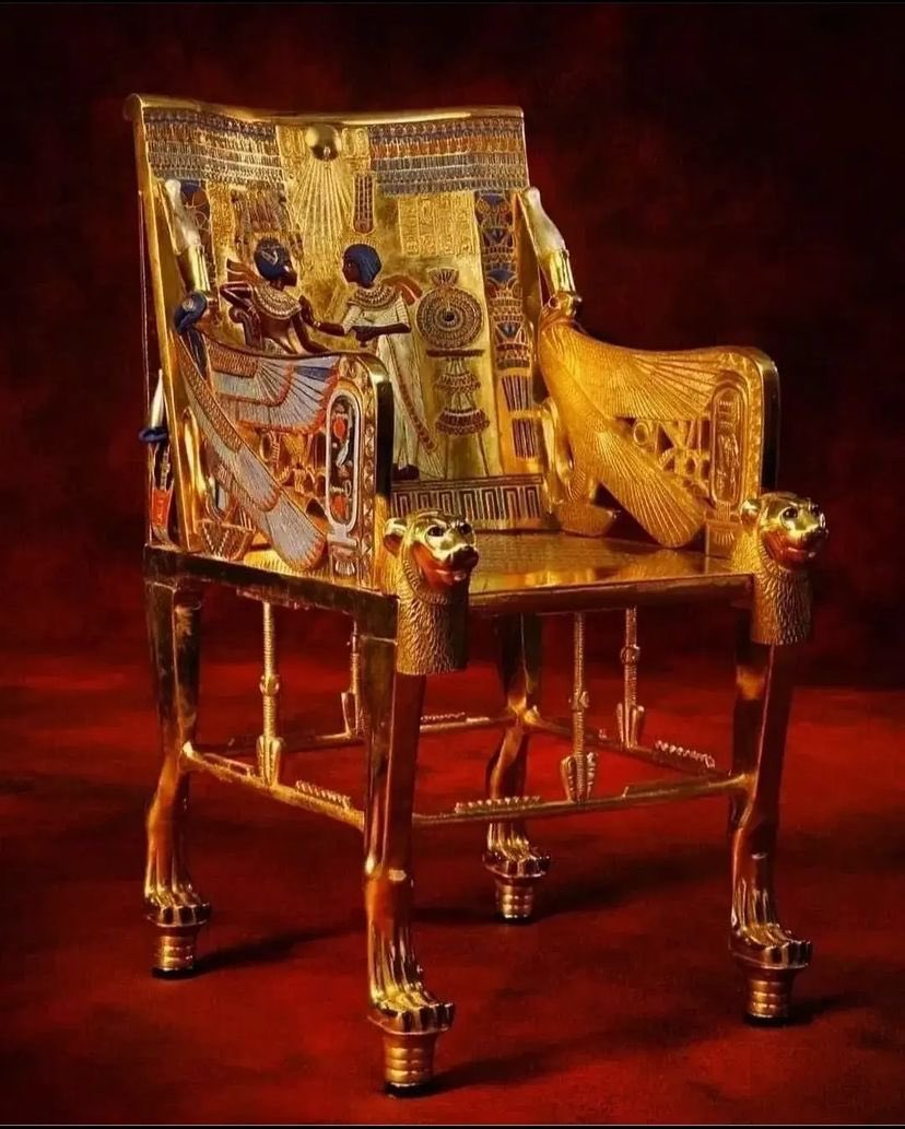 AliciaMimundo's tweet photo. Trono dorado de 
#Tutankamon datado aprox. hacia el 1325 a.C. Fabricado en oro, madera, piedras preciosas y vidrio esmaltado coloreado. Fue encontrado en su tumba por Howard Carter en 1922. 

Museo Egipcio de El Cairo #Egipto https://t.co/YdHc4wScjD