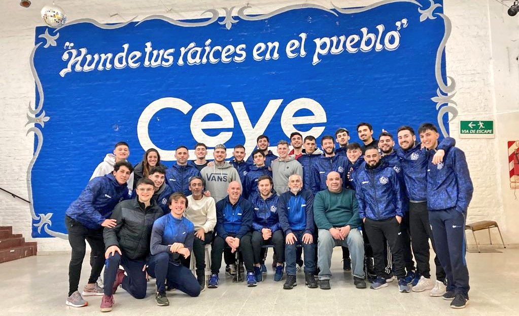 No hay nada más lindo que la familia unida 💙🦉 🏀 <a href="/OficialCeye/">CEyE</a>