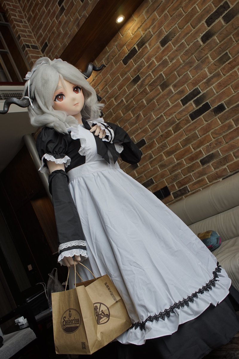 老爷，回来路上给你带了萨*亚的外卖～
大长老身体怎么样了？请放心，ta睡得很安详～