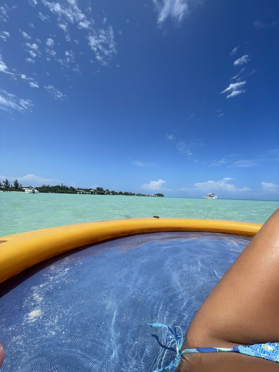 xxa67xx's tweet photo. Bermuda 🌏✈️🌴 https://t.co/KI3Fr68jo4