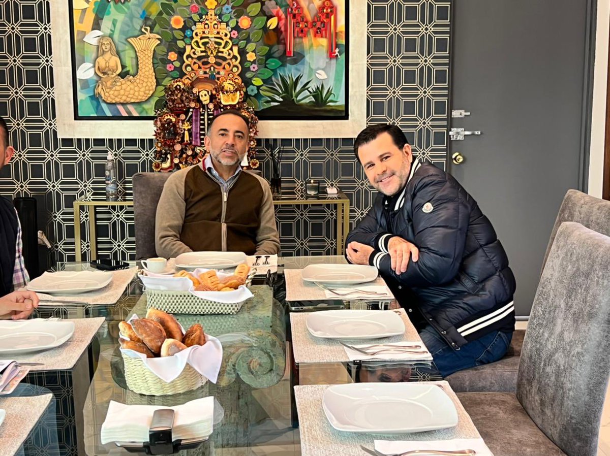 FerFlores_Emp's tweet image. ¡Buenos días!
Hoy de sorpresa me visitó mi amigo Eduardo Capetillo, estaremos en la feria del taco #Metepequeando. 👌🏼🌮

Vénganse a #Metepequear.